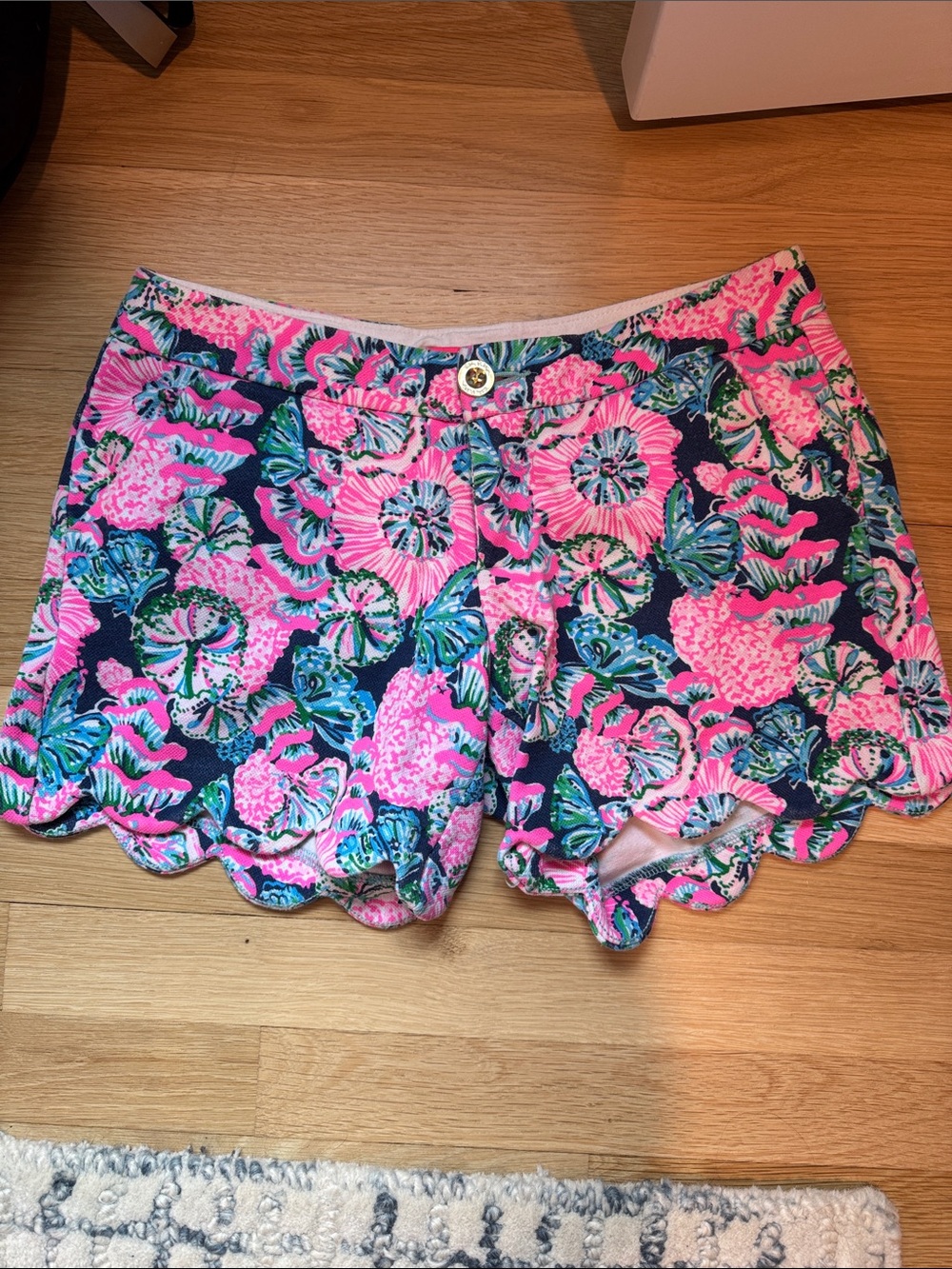 Women’s Scallop Hem Floral Shorts - Pink/Navy